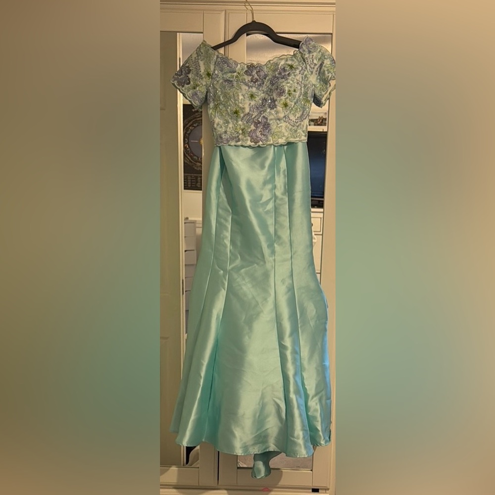 Elegant Aqua 2 piece Prom Dress— Size 00